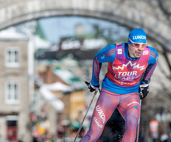 La lepre Sergey Ustyugov resiste agli inseguitori. Sua la 15 km inseguimento di Quebec City