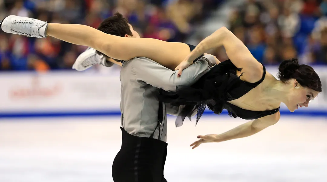 Virtue/Moir minacciati da vicino da Weaver/Poje al termine della short dance di Skate Canada