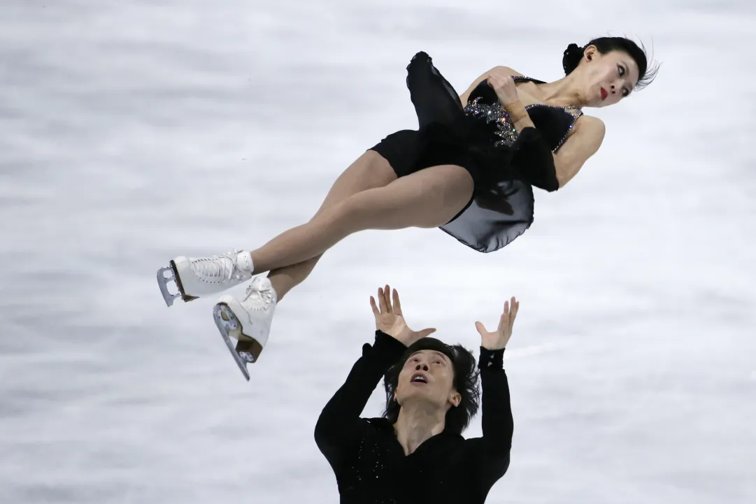 Equilibrio sovrano nel corto coppie del Trophèe Eric Bompard. Pang/Tong in testa