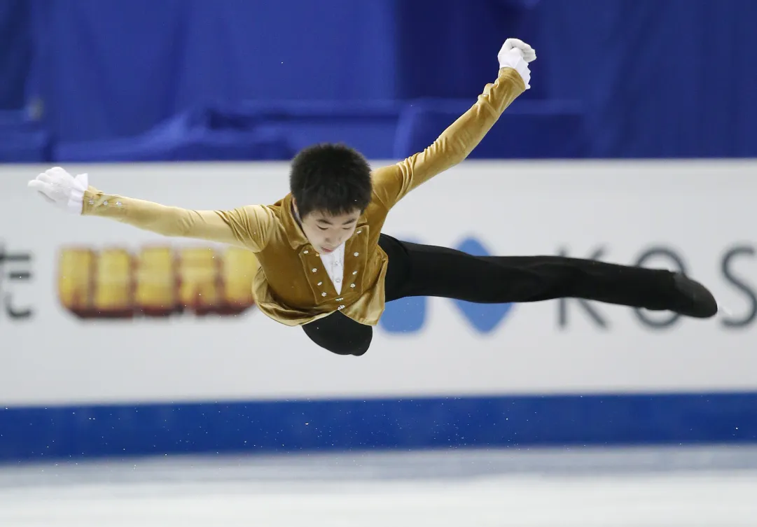 Boyang Jin si impone nella finale dello Junior Grand Prix impartendo lezioni di quadrupli