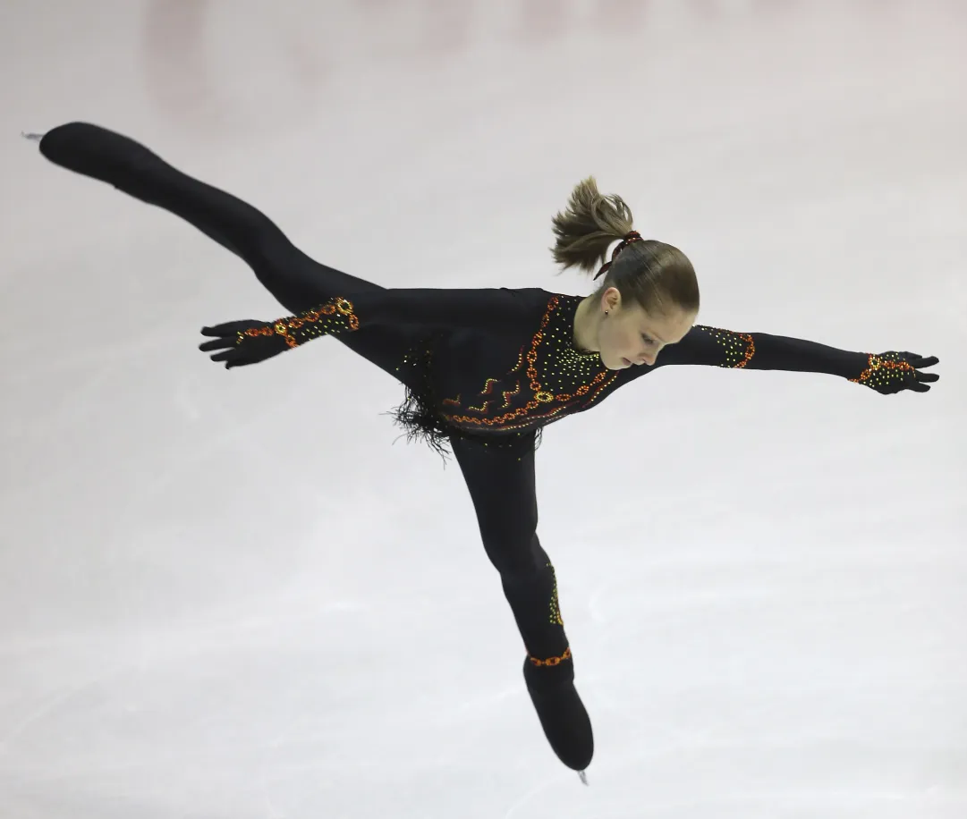 Julia Lipnitskaia regola di misura Akiko Suzuki nel corto del Finlandia Trophy