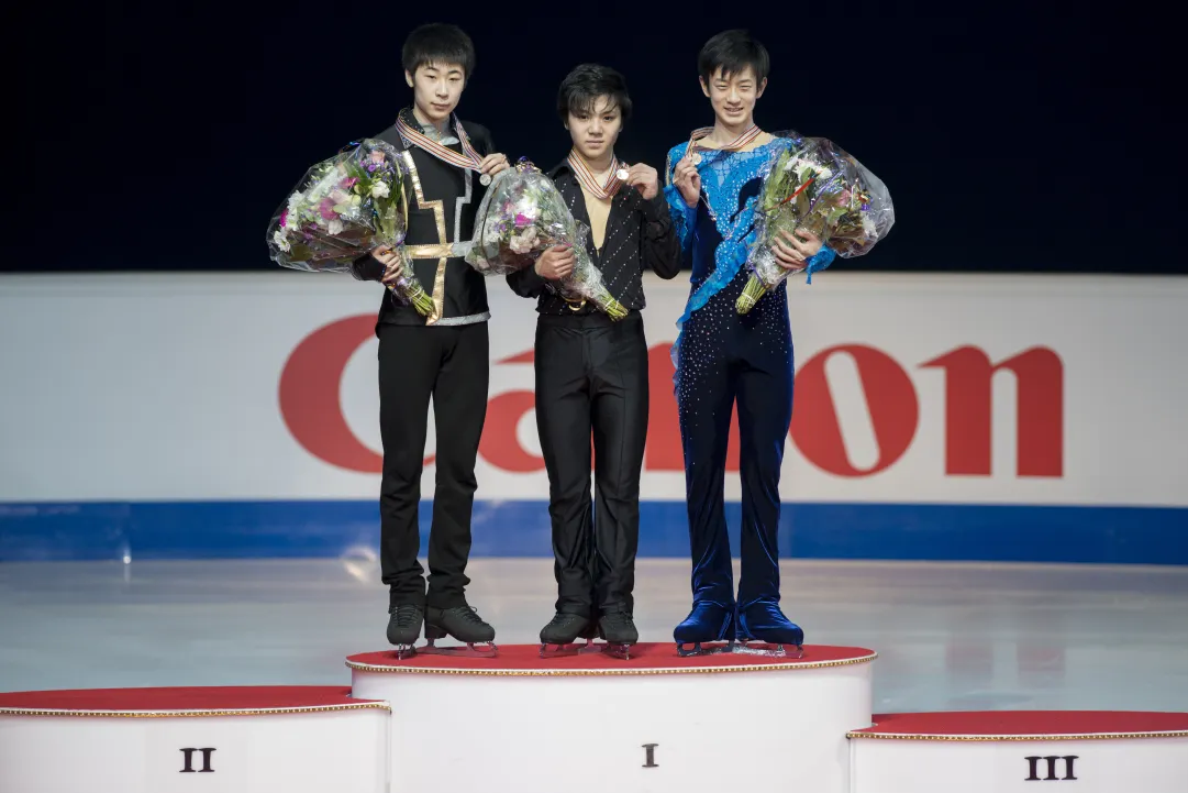 In un festival asiatico Shoma Uno conquista il titolo iridato juniores resistendo al ritorno di Boyang Jin