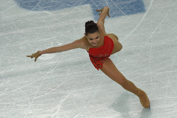 Adelina Sotnikova batte un colpo! ...e che colpo...