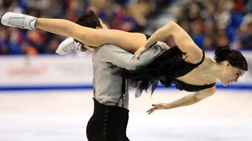 Virtue/Moir minacciati da vicino da Weaver/Poje al termine della short dance di Skate Canada