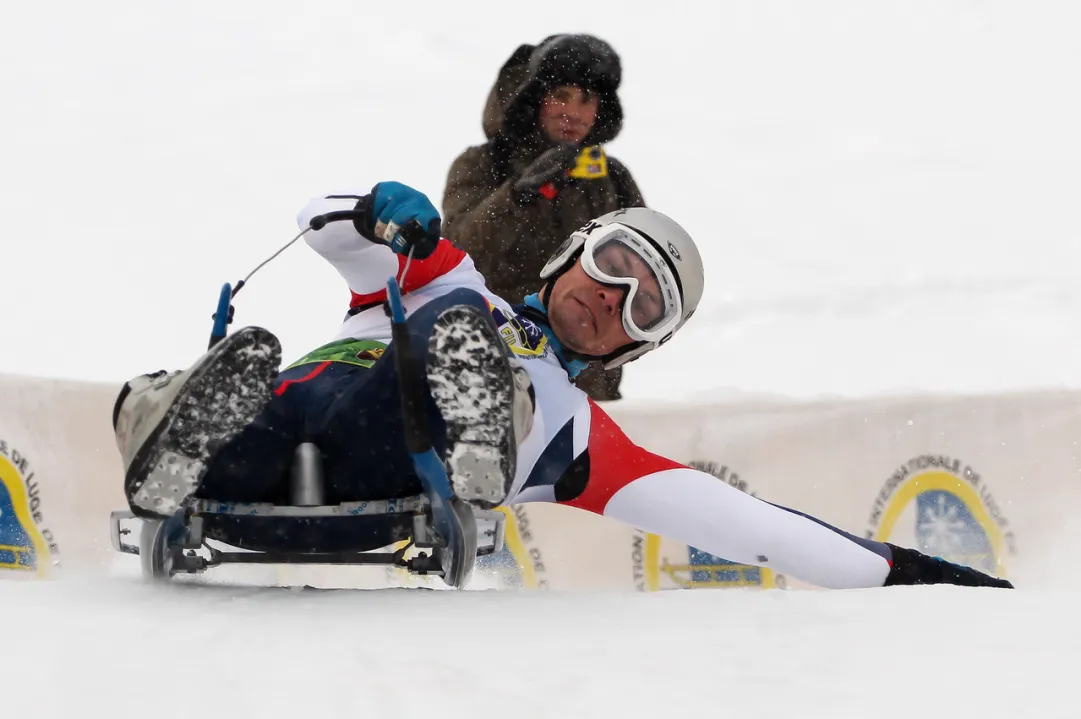 Aleksandr Egorov regala alla Russia la prima vittoria maschile nella storia dello slittino naturale