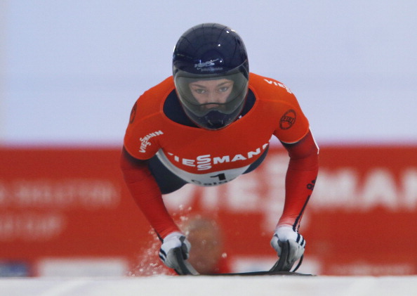 Elizabeth Yarnold vince a Calgary dopo la squalifica di Noelle Pikus-Pace