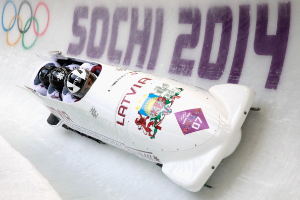 Melbardis conduce la prima giornata dei mondiali di bob a quattro con un margine molto risicato nei confronti dei tedeschi