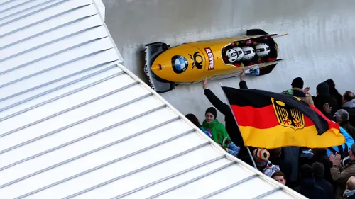 Arndt balza in testa alla gara di bob a quattro nella 3 manche dei mondiali di Winterberg. Tre atleti racchiusi in 3 centesimi