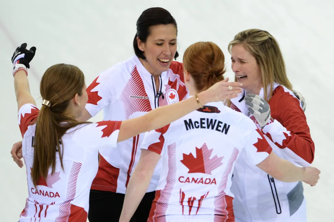 Jennifer Jones entra nella storia con un oro senza sconfitte