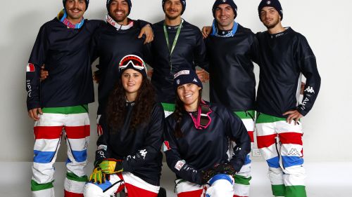 Le squadre di snowboard si trovano allo Stelvio