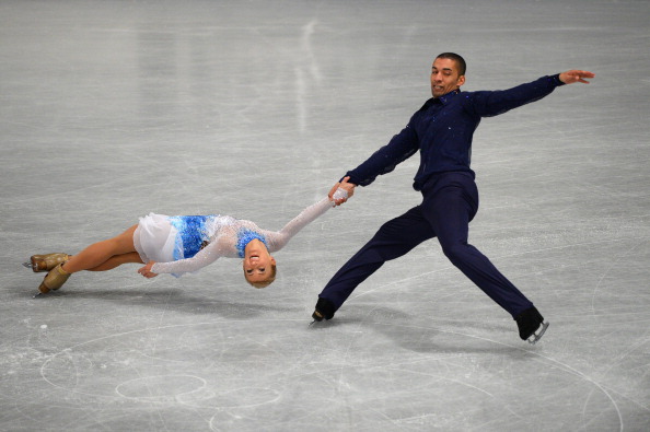 La coppia d'artistico Savchenko-Szolkowy si ritira dal programma libero agli Europei di Budapest