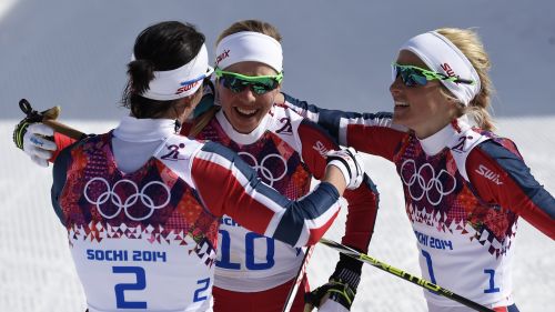 Bjørgen oro e leggenda nella 30 km di Sochi. Tripletta storica per la Norvegia