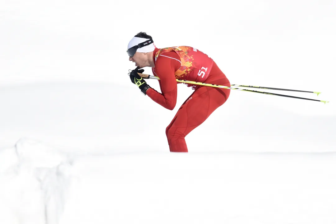 Dario Cologna gareggia contro una funivia!