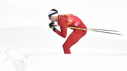 Dario Cologna gareggia contro una funivia!