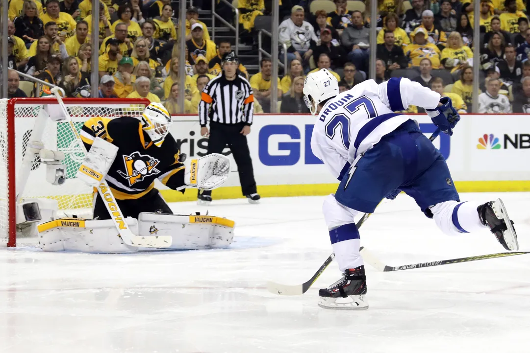 NHL: i Lightning vincono gara 1 contro i Penguins