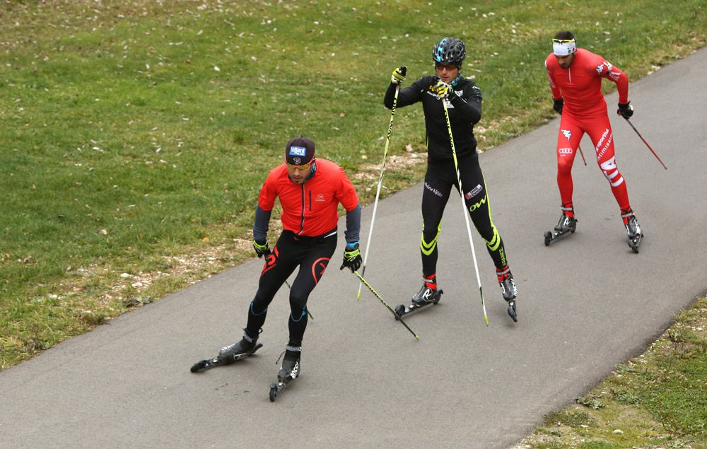 Pietro Dutto infiltrato tra i fondisti francesi Robin Duvillard e Cyril Gaillard