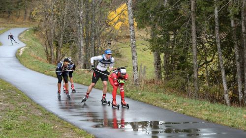 Ha smesso di piovere, ma la pista è ancora fradicia. Bisogna fare attenzione a non cadere