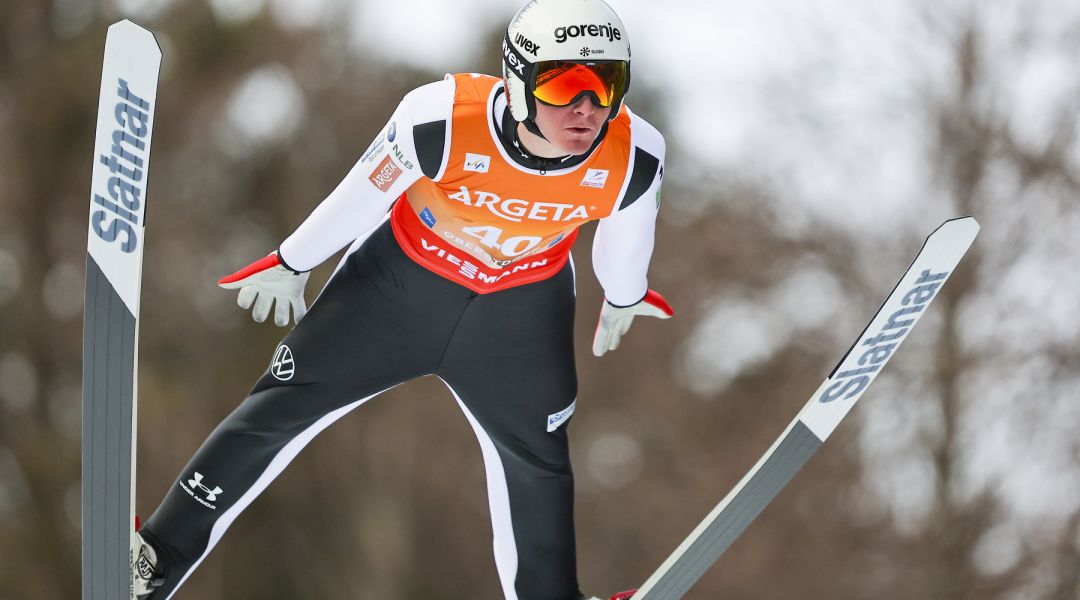 Domen Prevc, a Predazzo l’appuntamento con la storia: l’oro a Milano Cortina vale un posto nella leggenda del salto con gli sci