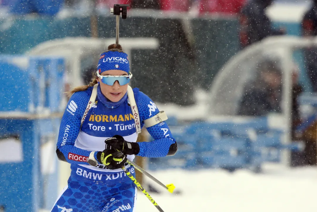 LIVE da Le Grand Bornand la terza Sprint femminile della stagione, Dorothea Wierer difende il pettorale giallo