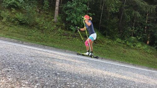 Laura Dahlmeier in allenamento sugli skiroll