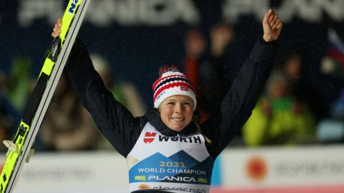 Maren Lundby dice basta, la campionessa norvegese saluta il salto con gli sci