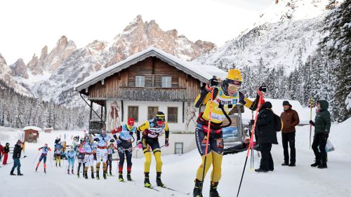 Klaebo torna al successo nella sprint TL di Goms: battuto Chanavat al termine di un duello mozzafiato! Out ai quarti Pellegrino