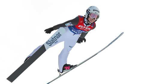 Nika Prevc di un altro pianeta, è doppietta mondiale per la slovena che trionfa anche su Large Hill ed entra nella storia