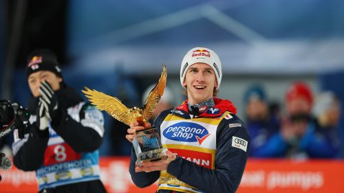 Tournée dei quattro trampolini: Daniel Tschofenig nell’albo d’oro, il trofeo torna in Austria dopo dieci anni