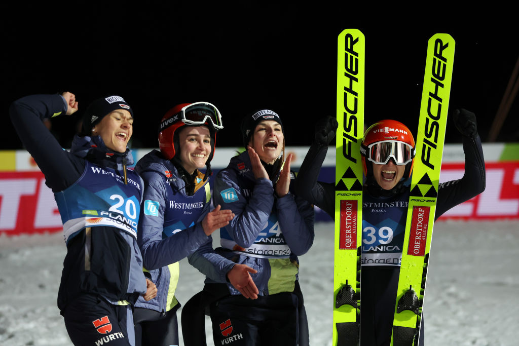 Salto con gli sci: Germania dominante nella prova a squadre femminile, battute Norvegia e Austria