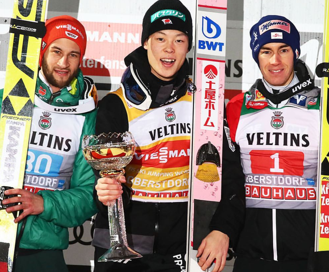 A Oberstdorf Ryoyu Kobayashi batte di misura Markus Eisenbichler