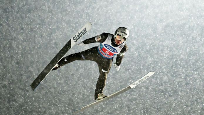Nella bufera di Planica, è doppietta slovena in qualificazione con Lanisek su Prevc. Out Bresadola e Insam