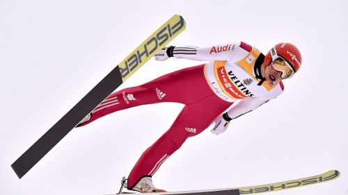 In Val di Fiemme Jarl Magnus Riiber viene squalificato nel salto: Eric Frenzel in testa