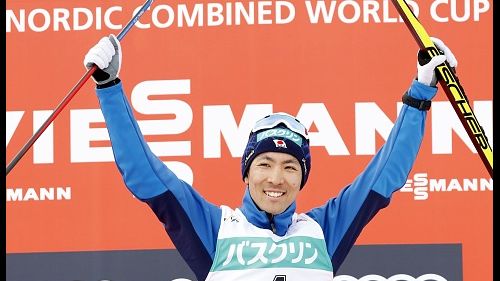 Akito Watabe torna alla vittoria nella seconda gundersen di Sapporo, interrompendo il filotto di successi tedeschi