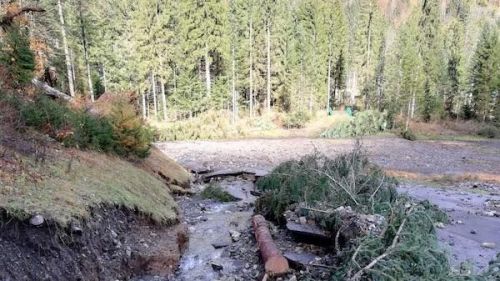 Il maltempo dei giorni scorsi ha colpito anche la zona di Forni Avoltri: tutte le foto esclusive che testimoniano la devastazione nella zona della Carnia Arena