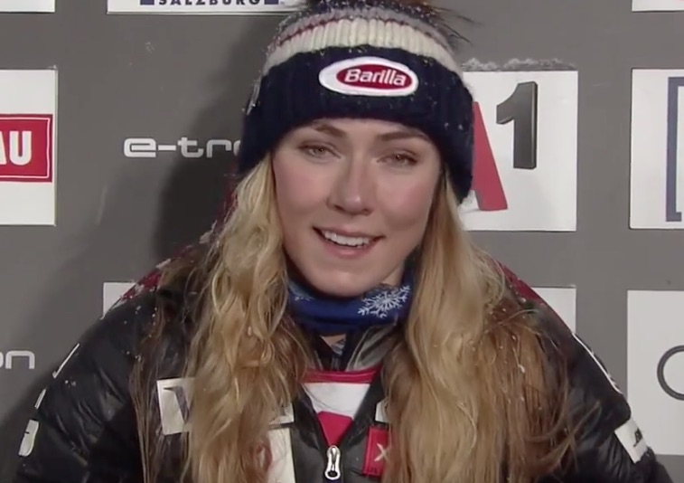 Mikaela Shiffrin comanda la prima manche dello slalom in notturna di Flachau