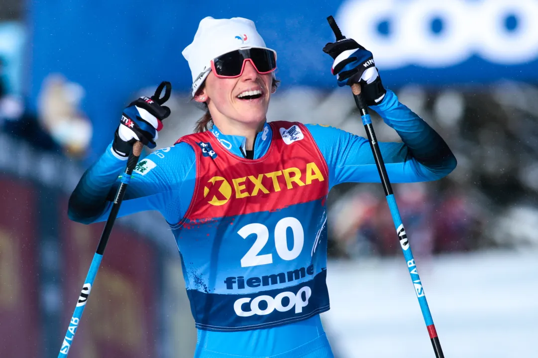 Show di Delphine Claudel sull'Alpe del Cermis! Frida Karlsson vince il Tour de Ski 2023