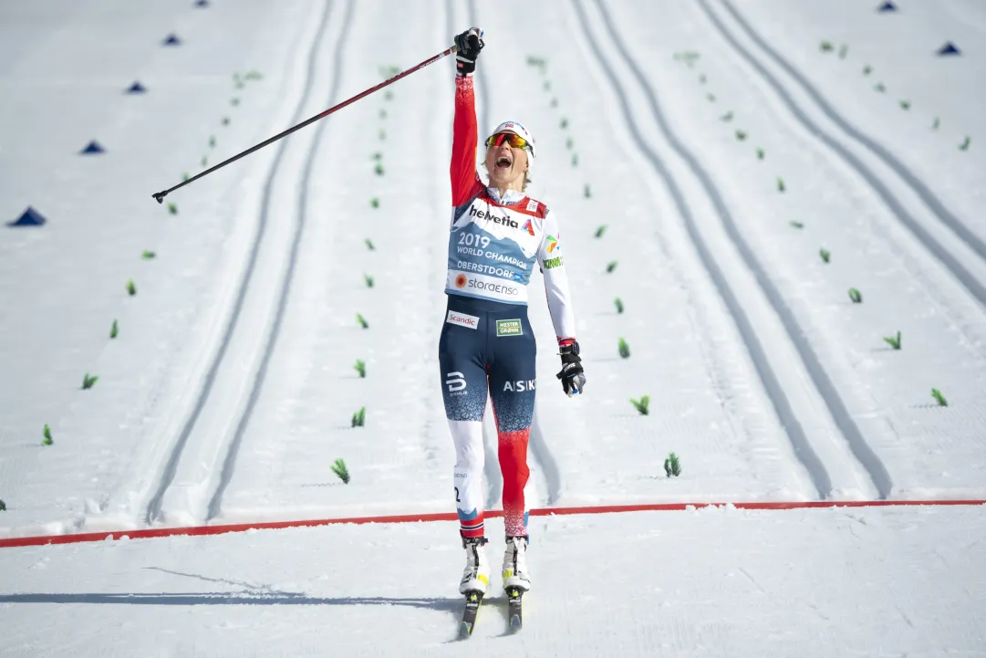 Therese Johaug si concede la prima vittoria stagionale nell'inseguimento in skating di Ruka