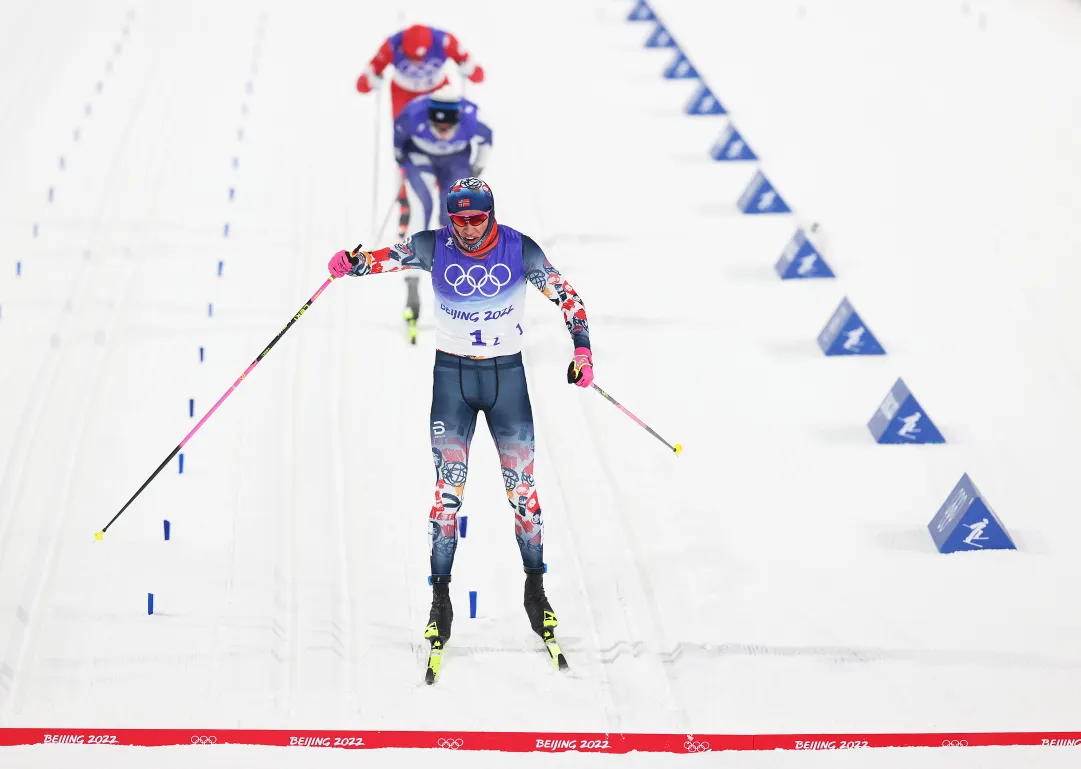 Klaebo e Sundling si confermano nella sprint TL di Lahti dopo il titolo olimpico. Squalificato in semifinale Pellegrino