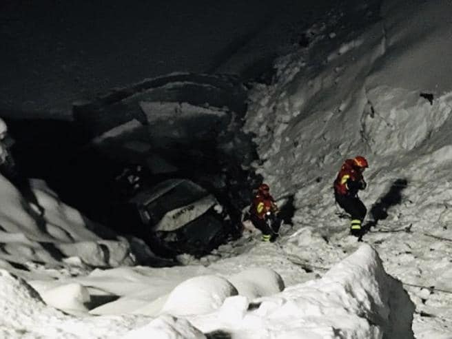 Pulmino della nazionale russa di sci di fondo precipita nel lago di Livigno, fortunatamente sono tutti illesi