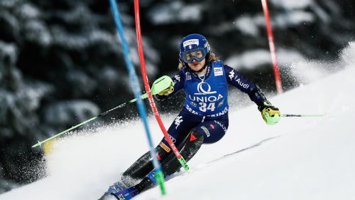 Capolavoro di Gisin nella prima manche sulla 'Erta', poi Shiffrin e Brignone. Bassino oltre il secondo di distacco