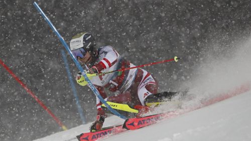 Feller comanda nella notte di Schladming, solo Foss-Solevaag è vicino. Gross il miglior azzurro