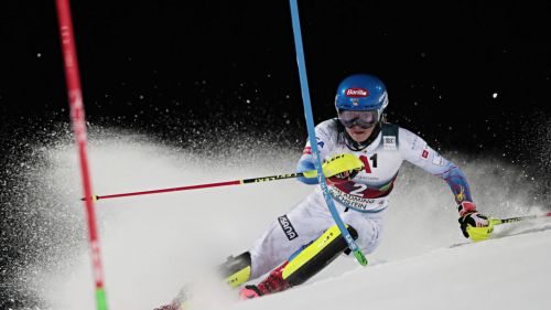 Vlhova vince il duello con Shiffrin anche nella 'night race' di Schladming, è sua la coppa di slalom