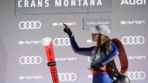 Katharina Truppe alza bandiera bianca: strappo al muscolo addominale, la sua stagione è finita