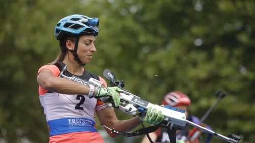 Lisa Vittozzi è una macchina a Wiesbaden: sappadina in trionfo al City Biathlon, anche Wierer sale sul podio