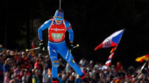 Lisa Vittozzi è una macchina a Wiesbaden: sappadina in trionfo al City Biathlon, anche Wierer sale sul podio