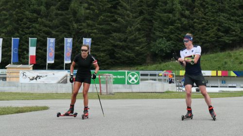 Lisa Vittozzi è una macchina a Wiesbaden: sappadina in trionfo al City Biathlon, anche Wierer sale sul podio