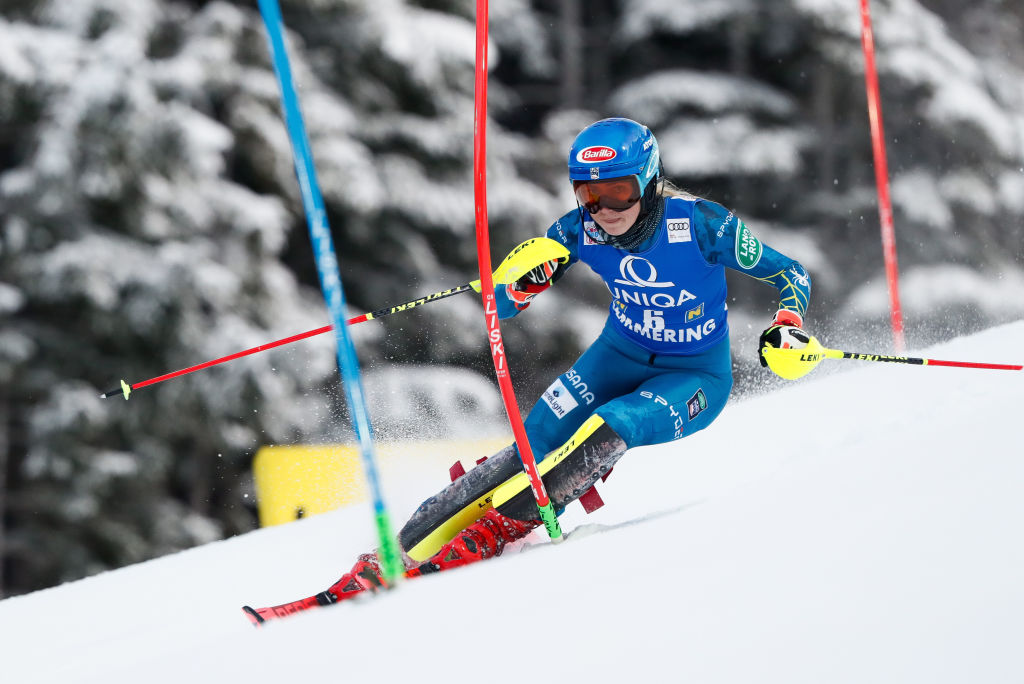 Shiffrin per un soffio su Gisin, ma Vlhova deve recuperare quasi 9 decimi. Curt