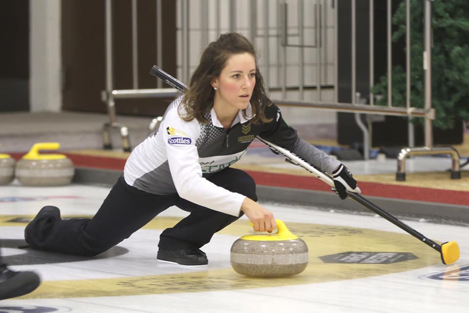 Il mondo del curling piange Aly Jenkins, morta a 30 anni per le complicazioni nel parto del terzo figlio