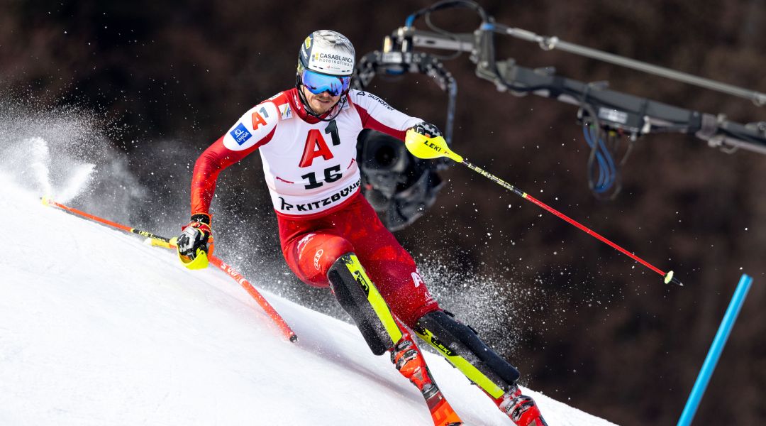Uno stratosferico Feller fa impazzire Kitzbuehel! Completano il podio Meillard e Strasser