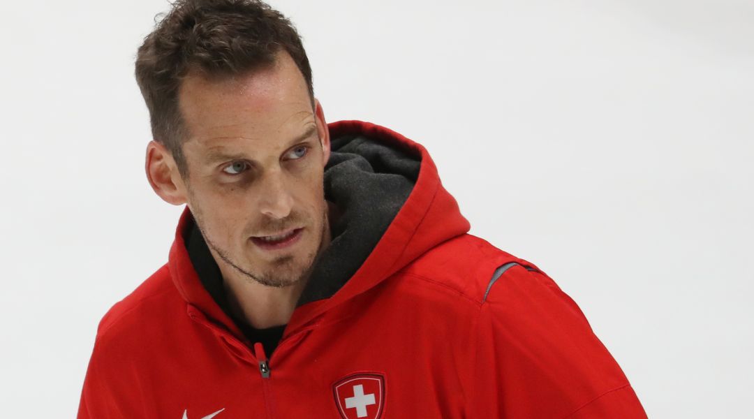 Ad un mese dai Mondiali in casa, l'hockey svizzero vive la bufera Fischer: è addio con il coach per il caso legato al Covid